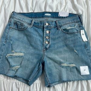 Women’s old navy size 8. Mid rise 5” inseam. Brand new w tags.